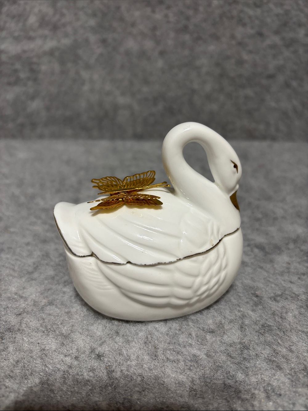 VINTAGE LEFTON BONE CHINA SWAN WHITE TRINKET BOX GOLD BUTTERFLY TRIM 1987 05986 - Picture 5 of 11